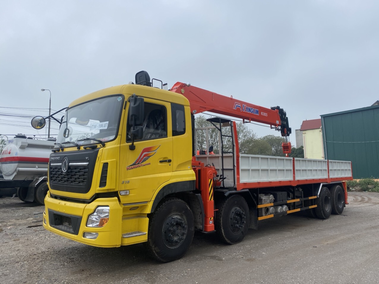 DONGFENG HOÀNG HUY 4 CHÂN GẮN CẨU KANGLIM 12 TẤN